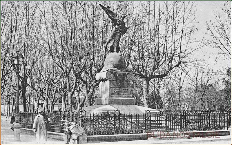 Blida-Monument aux morts 2.JPG
